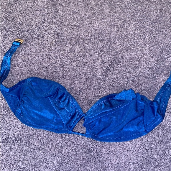 Blue bikini! - Picture 2 of 5